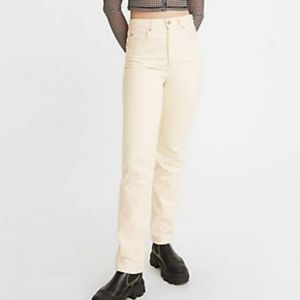 🖤NWOT🖤 Levis 70's High Slim straight. Cream Color size 28